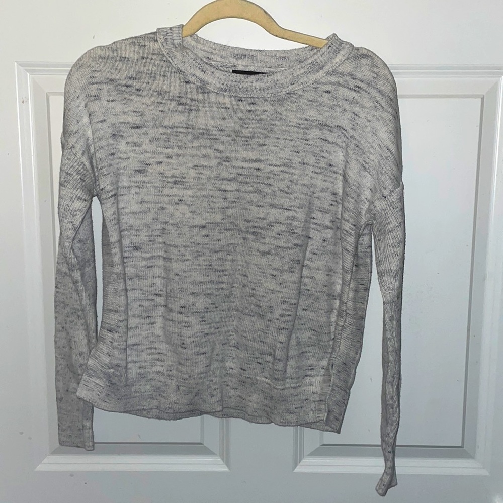 Tahari grey sweater